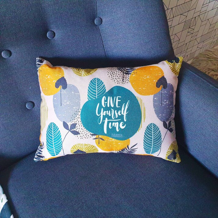 ALMOHADA POCHOCLERA CON FUNDA - GIVE AMARILLO